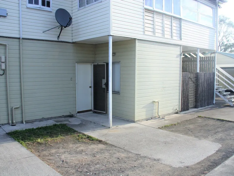 Large One bedroom unit - Coopers Plains (INCLUDES POWER and WATER)