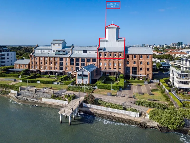 RIVERFRONT HERITAGE PENTHOUSE - 'THE CHAR' AT THE REFINERY