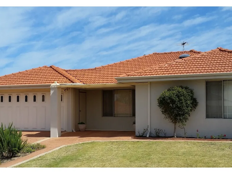 PERFECT FAMILY HOME WITH POOL, STUDIO AND WORKSHOP. GREAT LOCATION