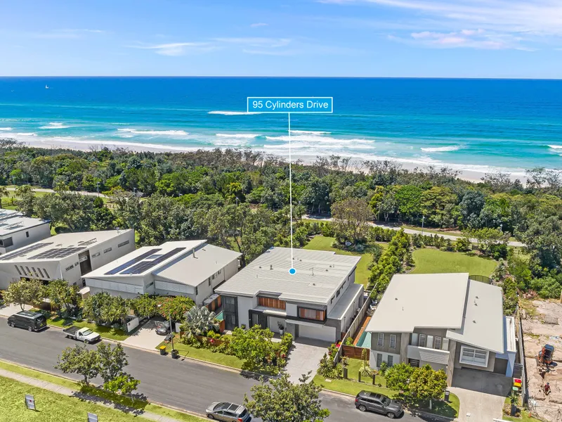 Substantial Beachfront Luxe Residence On Massive 1012m2 Block