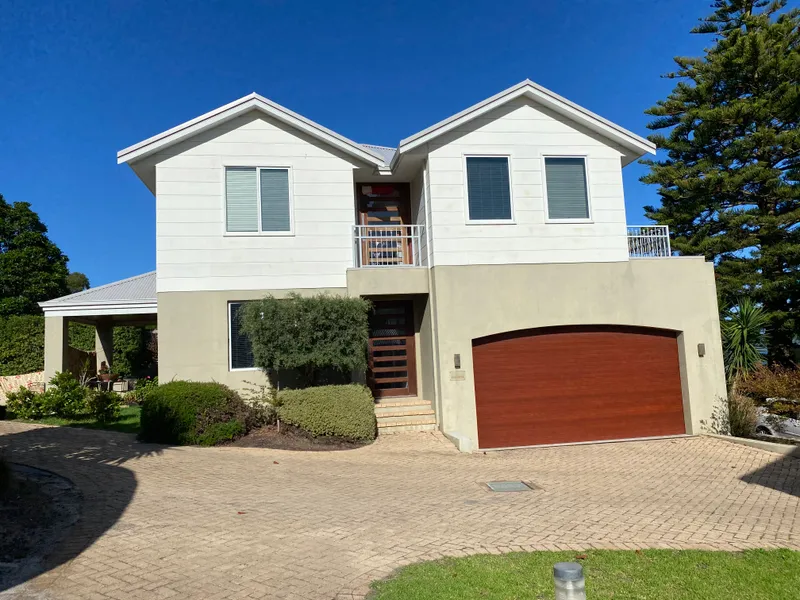 Fully Furnished Executive Townhouse