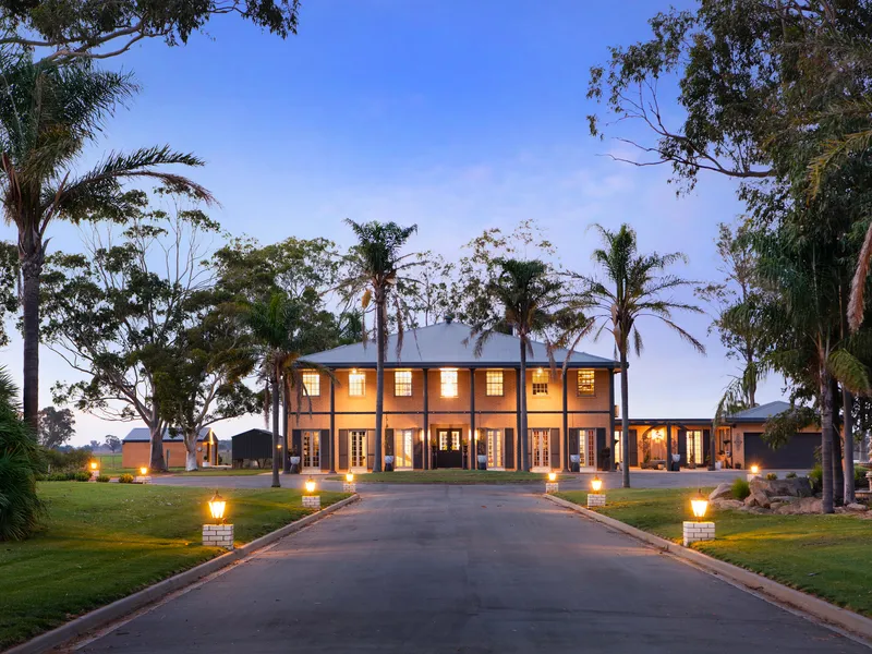 Rural Estate on the Campaspe River 174 Acres (70.6HA) – Luxurious Country Living