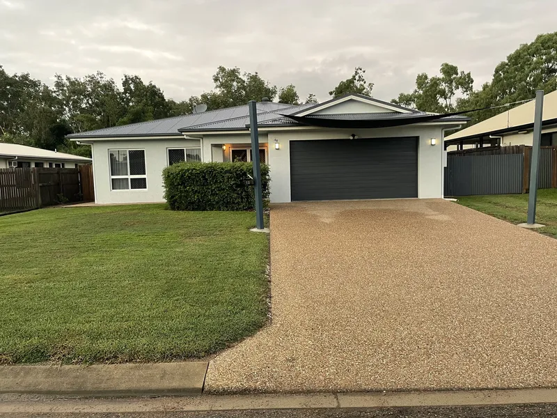 Immaculate 5 bedroom home with pool & shed