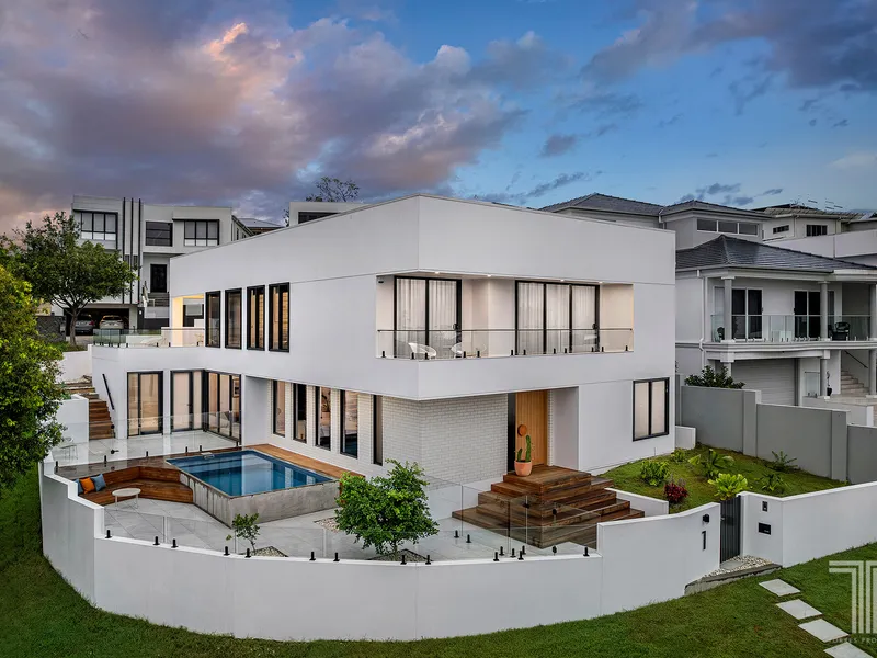 Architectural Luxury and Awe-Inspiring Views