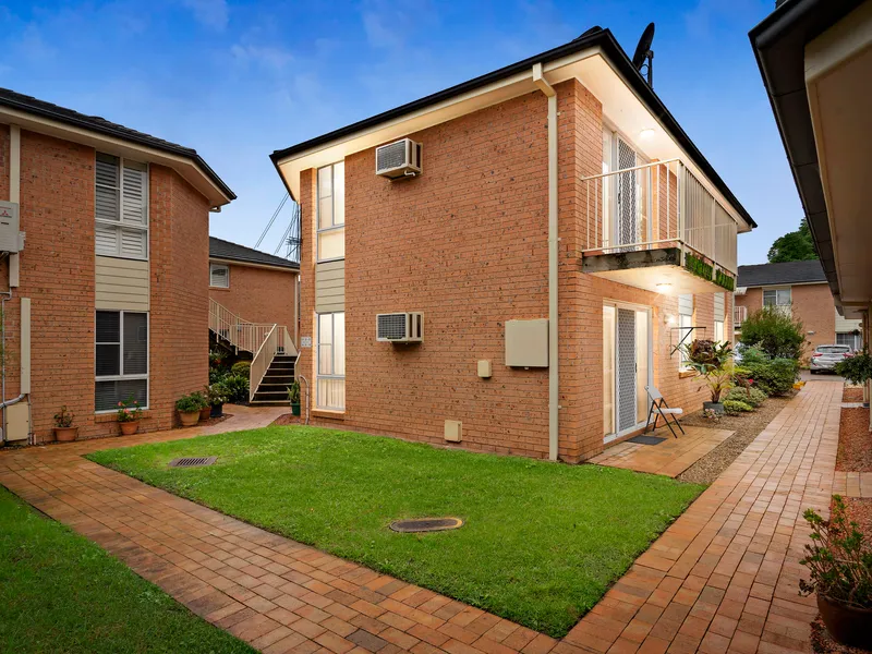 CONVENIENTLY LOCATED TWO-BEDROOM UNIT IN THE HEART OF PENRITH