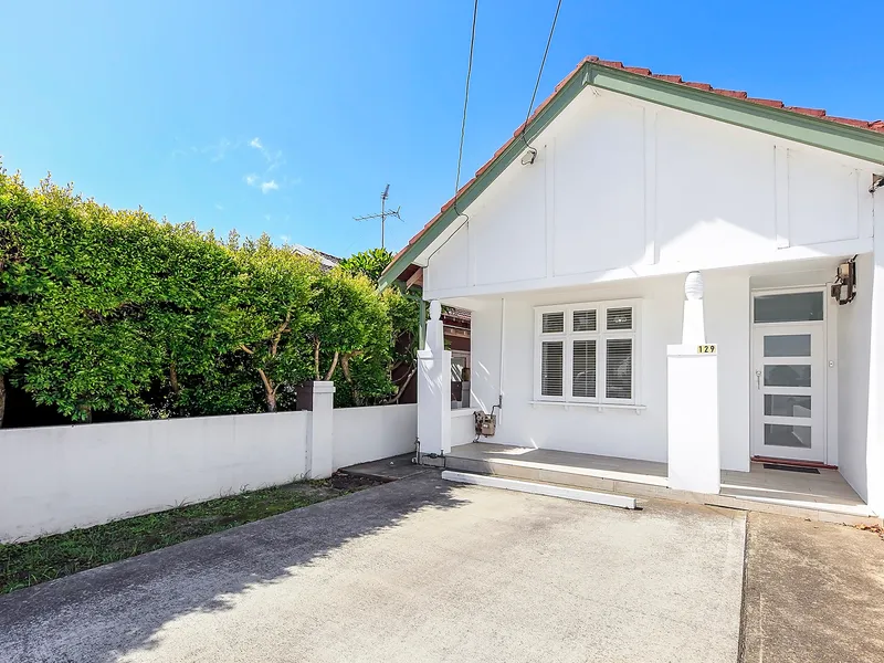 CHARMING SEMI-DETACHED HOME