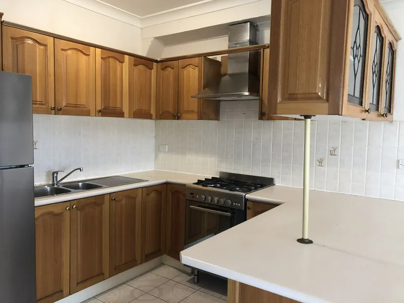 TWO BEDROOM FLAT, CLOSE TO HEART OF SEVEN HILLS, UTILITIES ARE INCLUDED!