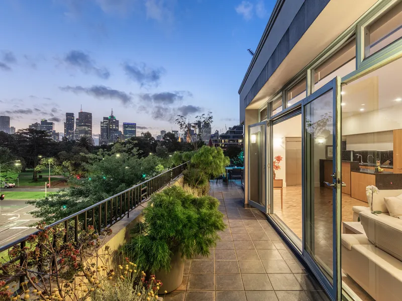 Whole Floor Penthouse Overlooking Fitzroy Gardens