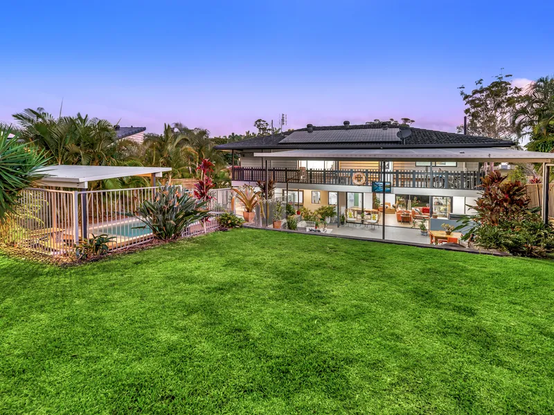 LARGE, NORTH -FACING 