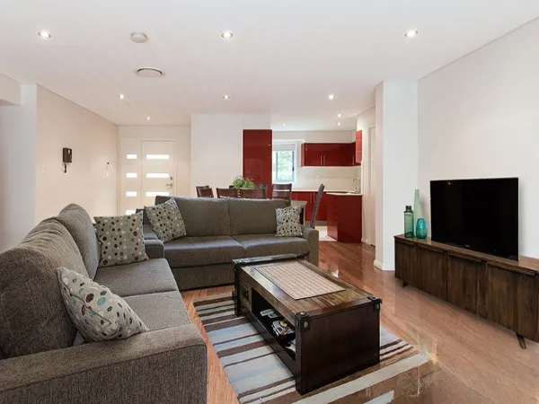 A 3 Bedder 2 bath with 2 Carpark townhouse