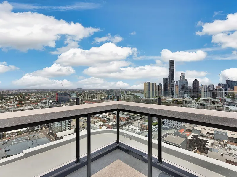 BRAND NEW 2 BEDROOM DESIGNER APARTMENT