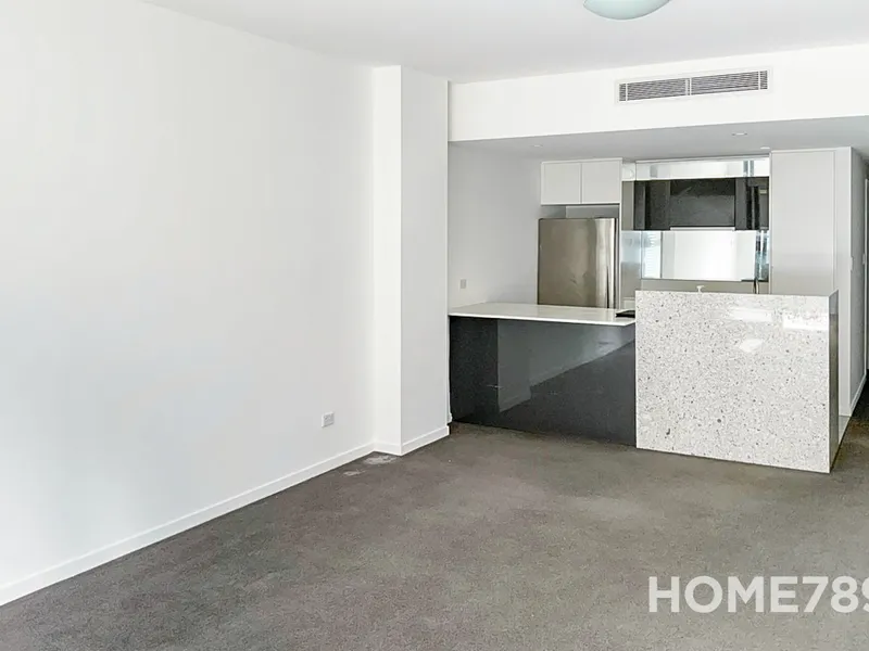 Luxurious 2 Bedroom and Study Apartment