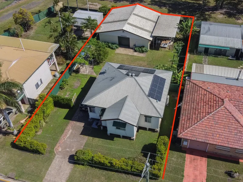 NEAT & TIDY HOME WITH HUGE 140M2 SHED + SOLAR!