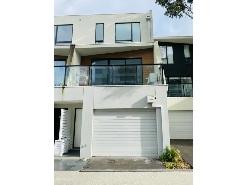 Fully furnished 4 Bedrooms 4 Bathroom Townhouse