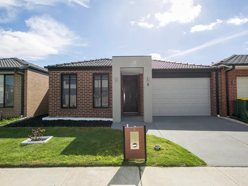 Renovated 3 bedroom home in Cherrington Estate