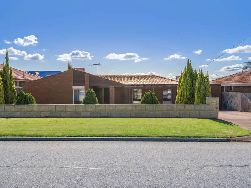 PERFECT FAMILY 3 X 1 WITH HUGE BACKYARD!