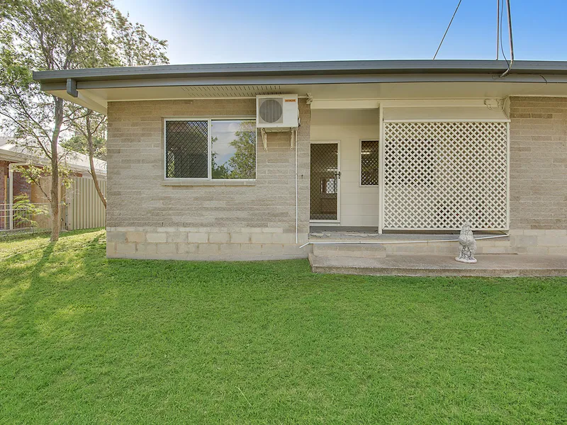 SECURITY SCREENED AND AIR-CONDITIONED 2 BEDROOM LOWSET UNIT WITHIN WALKING DISTANCE TO CORNER SHOPS