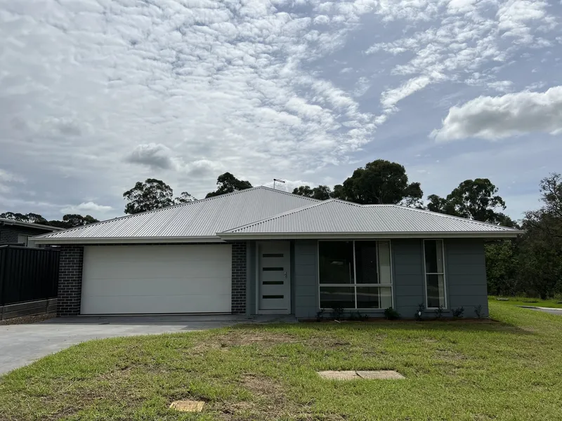 BRAND NEW SPACIOUS FAMILY 4 BEDROOM HOME