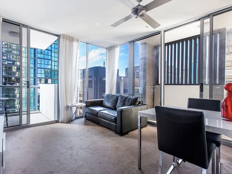 Great rental $460 a week ( 8% return) Centre of Financial District - Furnished 1 Bedroom 2 BALCONIES