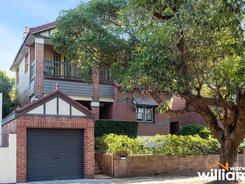 EXCEPTIONAL FAMILY HOME IN A LEAFY BAYSIDE LOCATION