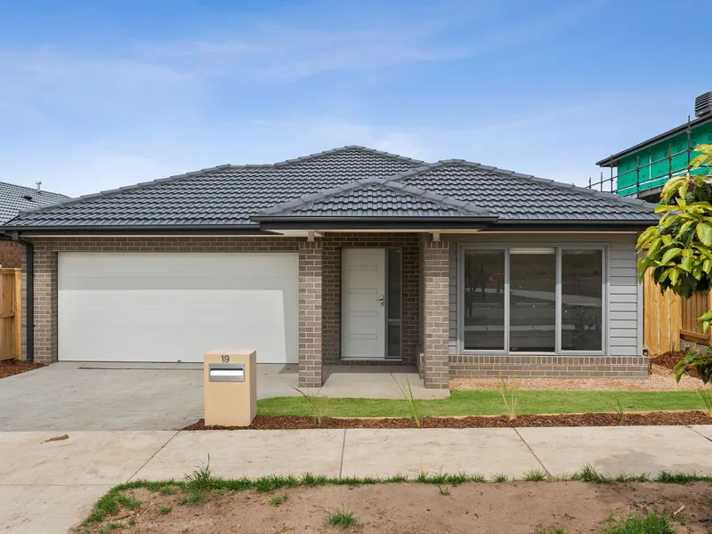 Brand-New 4 Bedroom Beauty!