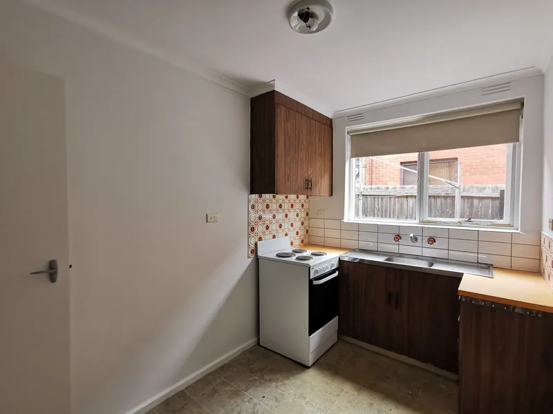 Two Weeks Rent Free - Close to the plaza