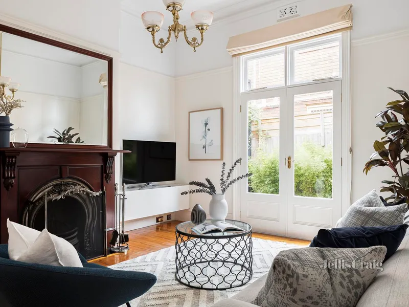 Gorgeous Victorian, Golden Locale