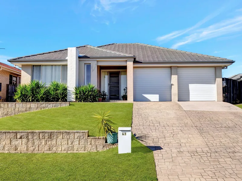 Gorgeous Family Home in Walkable Community