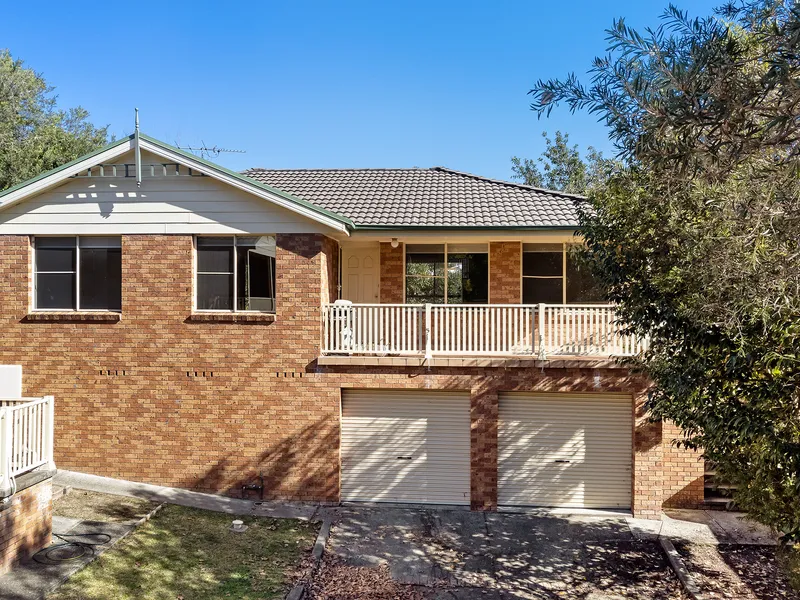 Freestanding Townhouse with Large Garden and Superb Convenience