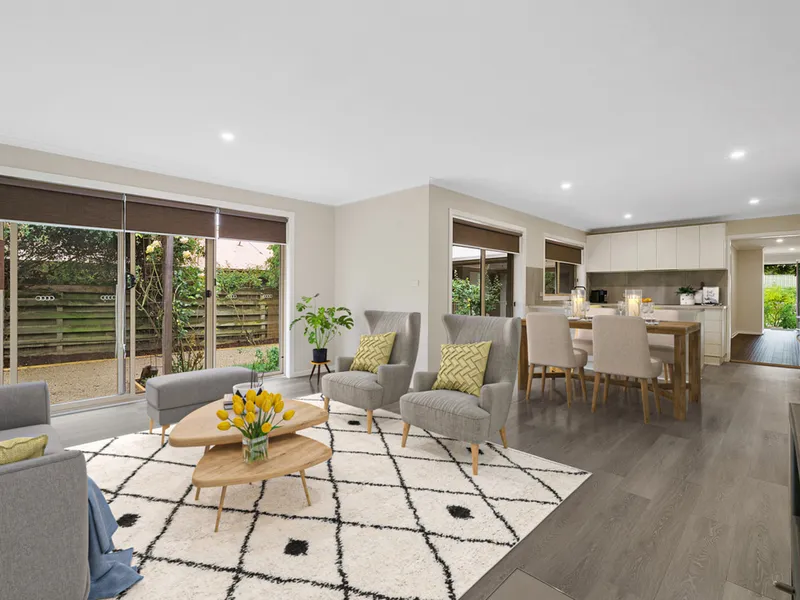 BIG HOUSE! BIG BLOCK! GREAT LOCATION!