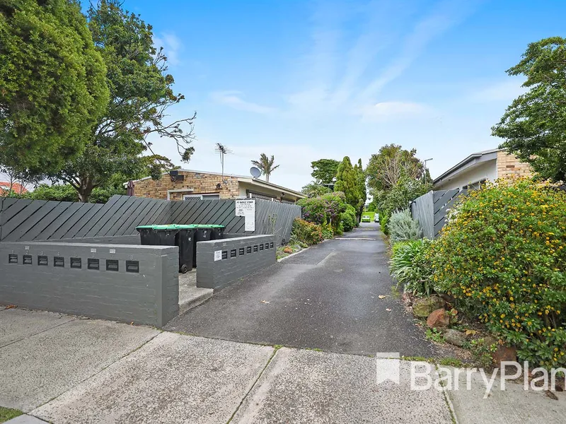 Bright Bayside Unit Minutes to Mordialloc Beach!