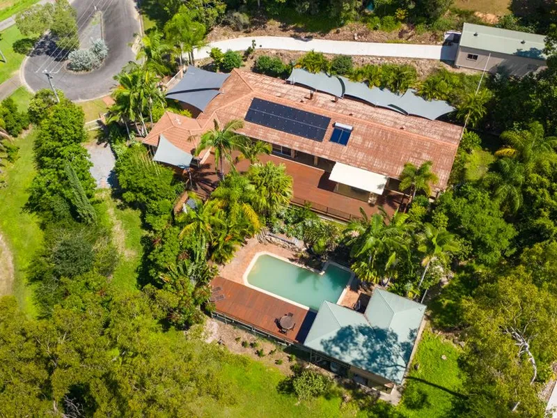 Private Lifestyle Haven for Nesting Working and Entertaining