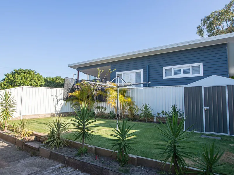 New memories & New friends, come see what Caves Beach is all about!