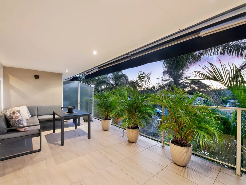 Boutique Retreat Between The Beach And Lake With Water Glimpses