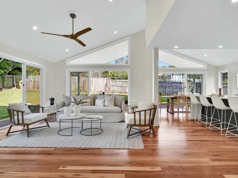 BRAND NEW ARCHITECTURALLY DESIGNED FAMILY HOME