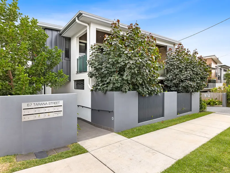 Spacious modern apartment!