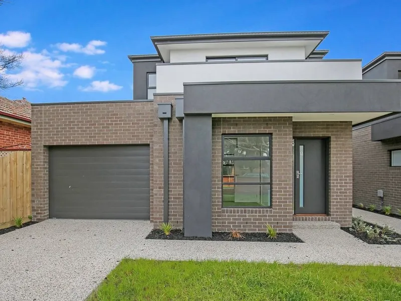 Light Filled 2 Bedroom Townhouse