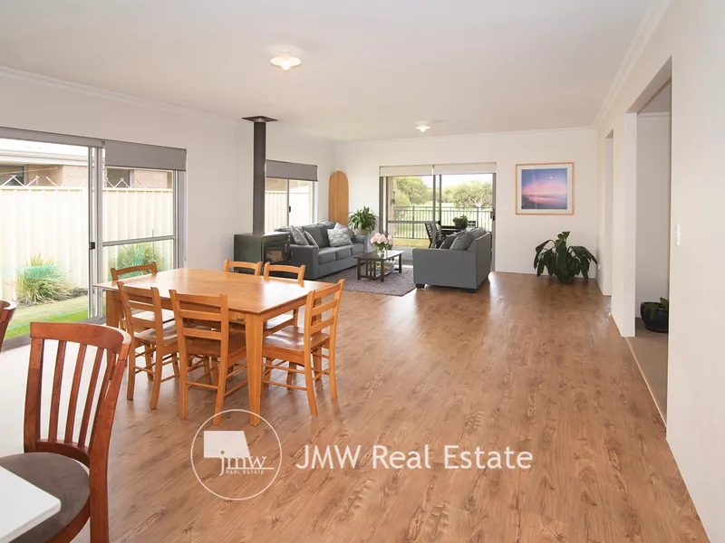 RELAX AND ENJOY THE OUTLOOK