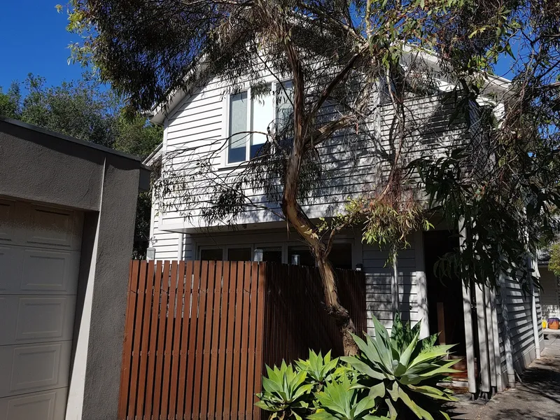 STYLISH TWO BEDROOM TOWNHOUSE