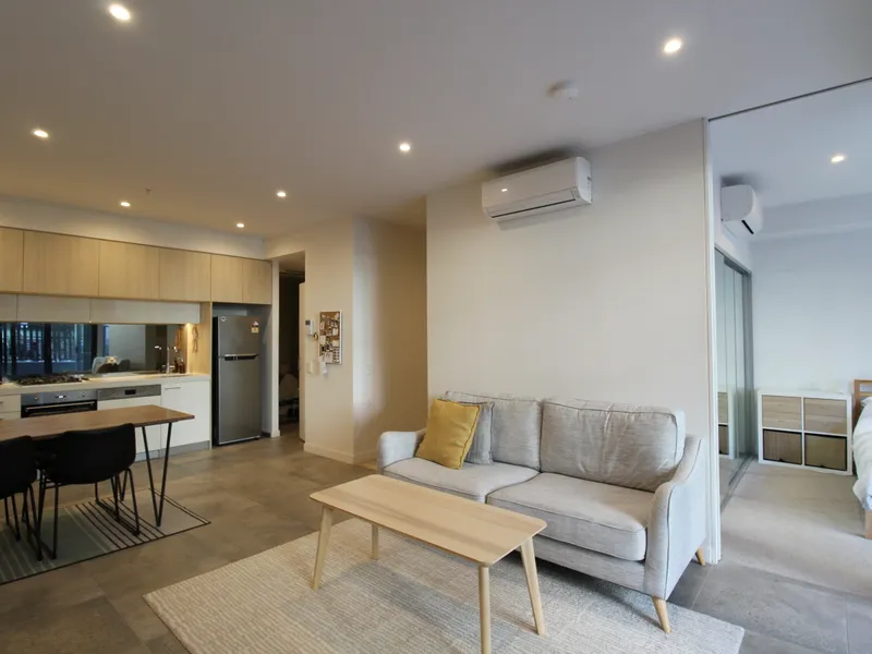 EXTRA LARGE COURTYARD ONE BEDROOM ONE STUDY + CARSPACE