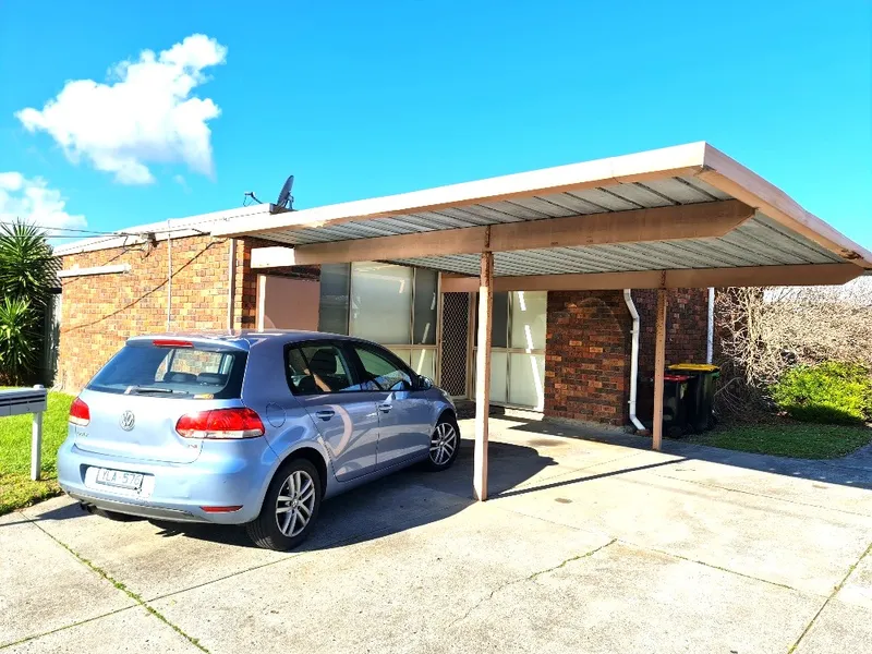 Spacious & Bright Street Front 2 bedroom