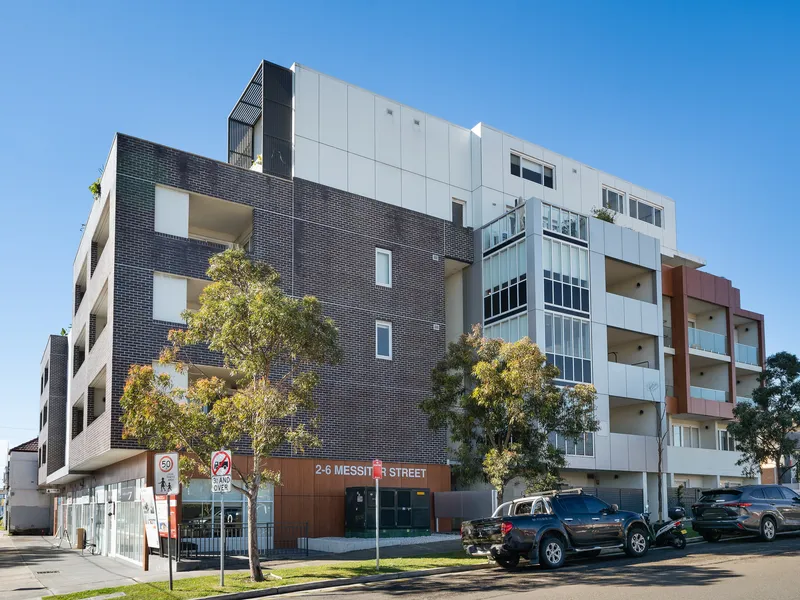 Apartment Luxury with Space, Light and City Views from an Ultra-Convenient Position Across 150sqm