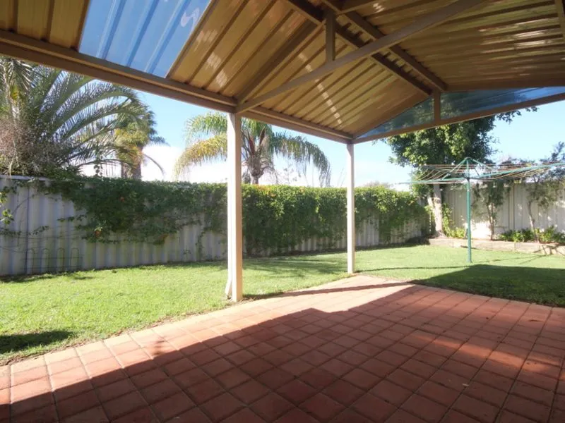 4x2 FAMILY HOME with LARGE 9x3m SHED!!
