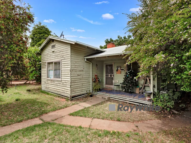 Investor's or renovators Dream: 3BR Property, Auction on 2nd February