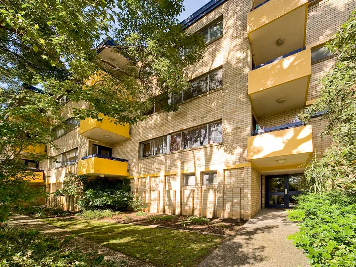 Generously sized - 2 Bedroom apartment in Heart of Roseville