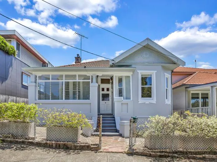 RENOVATED 4 BEDROOM FREESTANDING HOME IN ULTRA CONVENIENT BEACH LOCATION