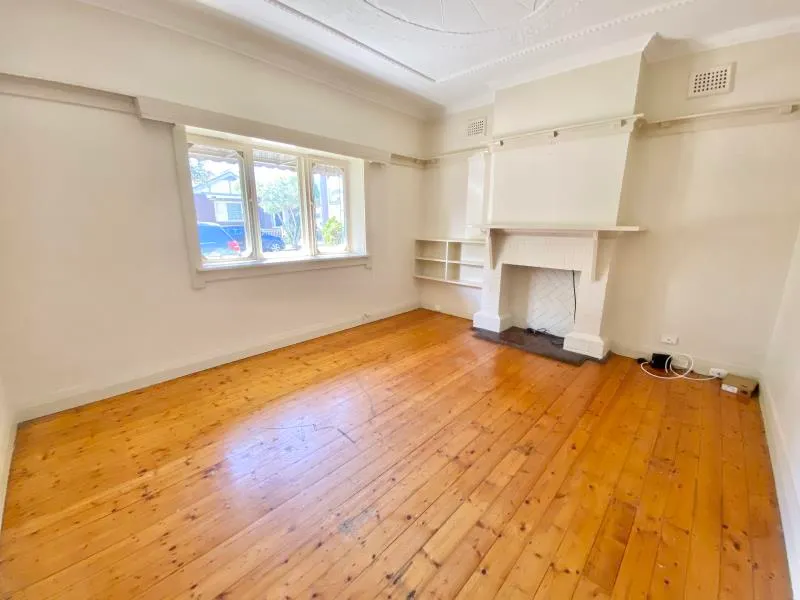 BEAUTIFUL 3 BEDROOM HOUSE IN MASCOT