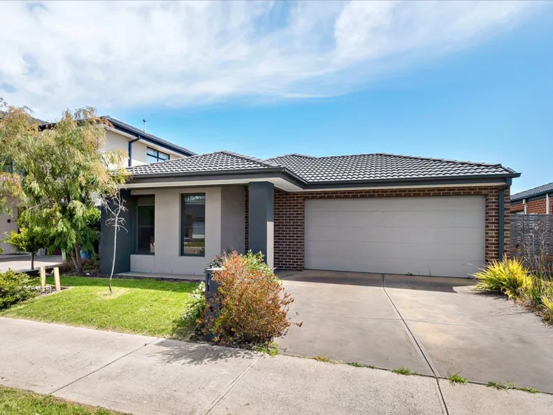 Delightful Family Home In Clyde North