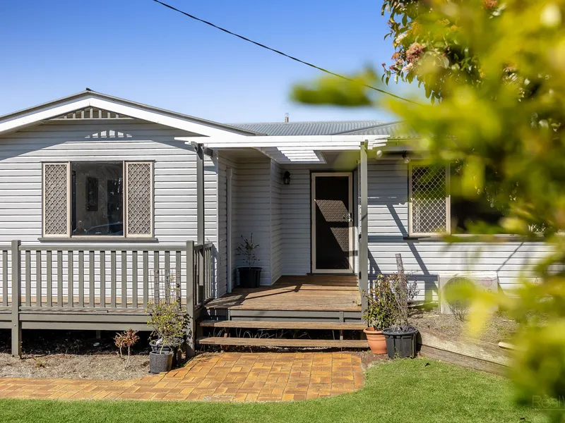 TIDY FAMILY HOME WITH FANTASTIC INDOOR AND OUTDOOR LIVING OPTIONS