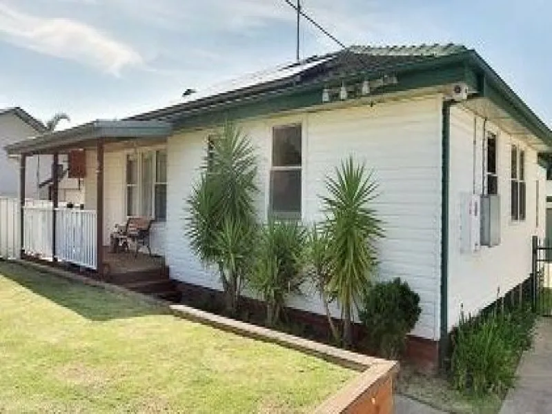 4 BEDROOMS - RENT INCLUDES ELECTRICITY & WATER